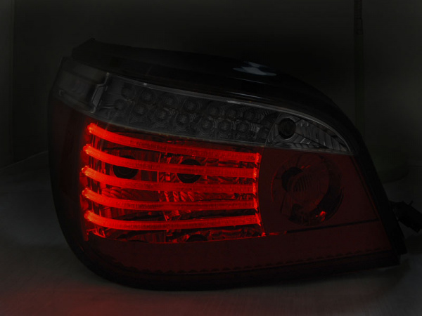 LED Upgrade Design Rückleuchten für BMW 5er E60 Limousine 03-07 rot/klar mit dynamischem Blinker